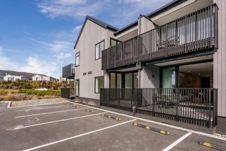 Alps Vista Retreat - Wanaka Apartment ภายนอก รูปภาพ