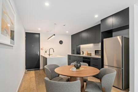 Alps Vista Retreat - Wanaka Apartment ภายนอก รูปภาพ